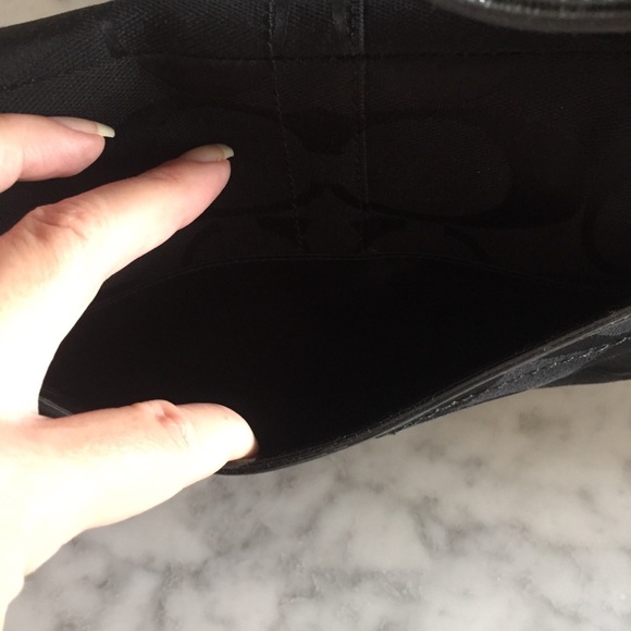 Authentic Coach Classic Black Shoulder Bag - Picture 5 of 8